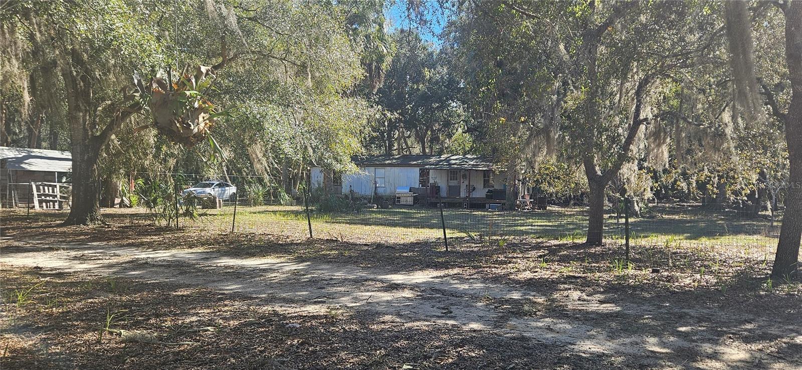 000871 - UNREC TRACTS IN 04-19S-17E - Residential