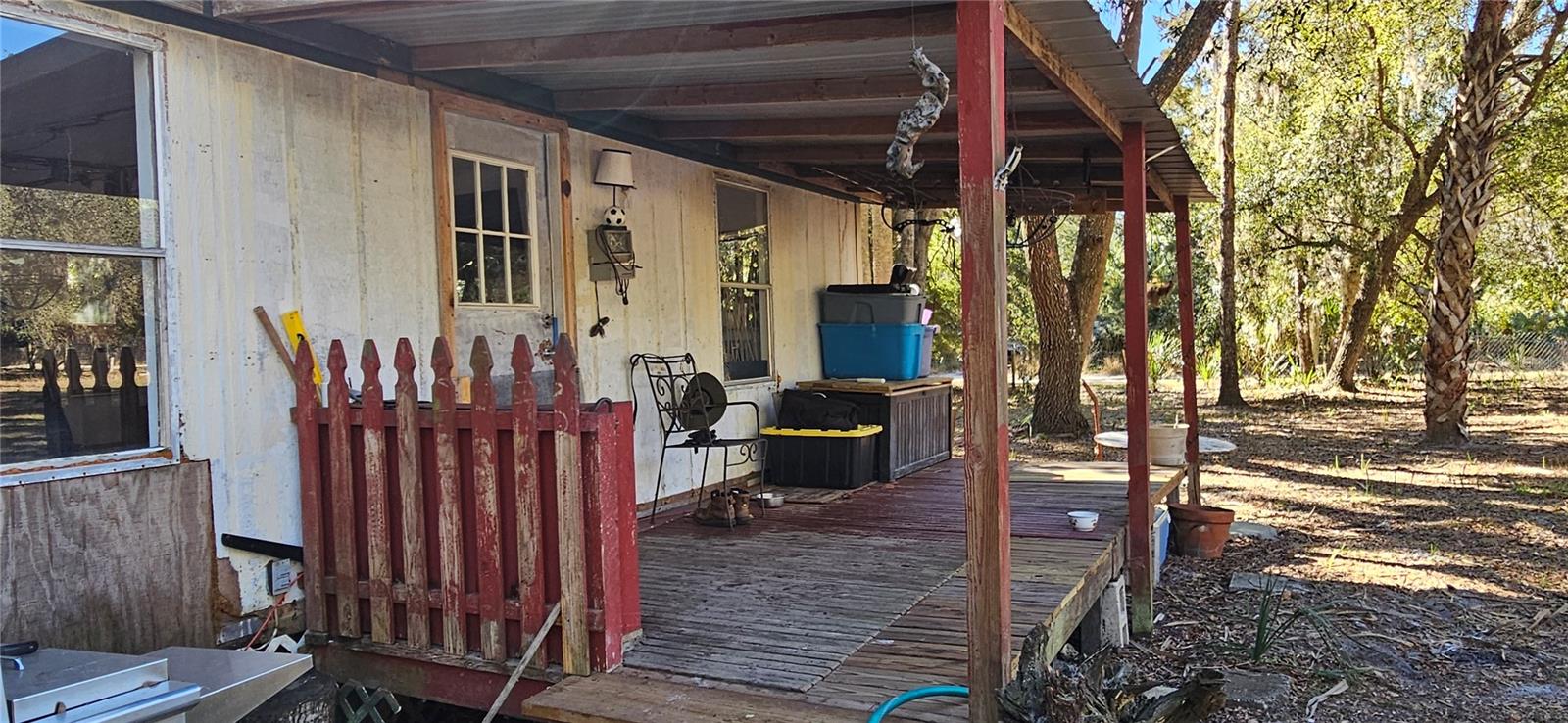 000871 - UNREC TRACTS IN 04-19S-17E - Residential