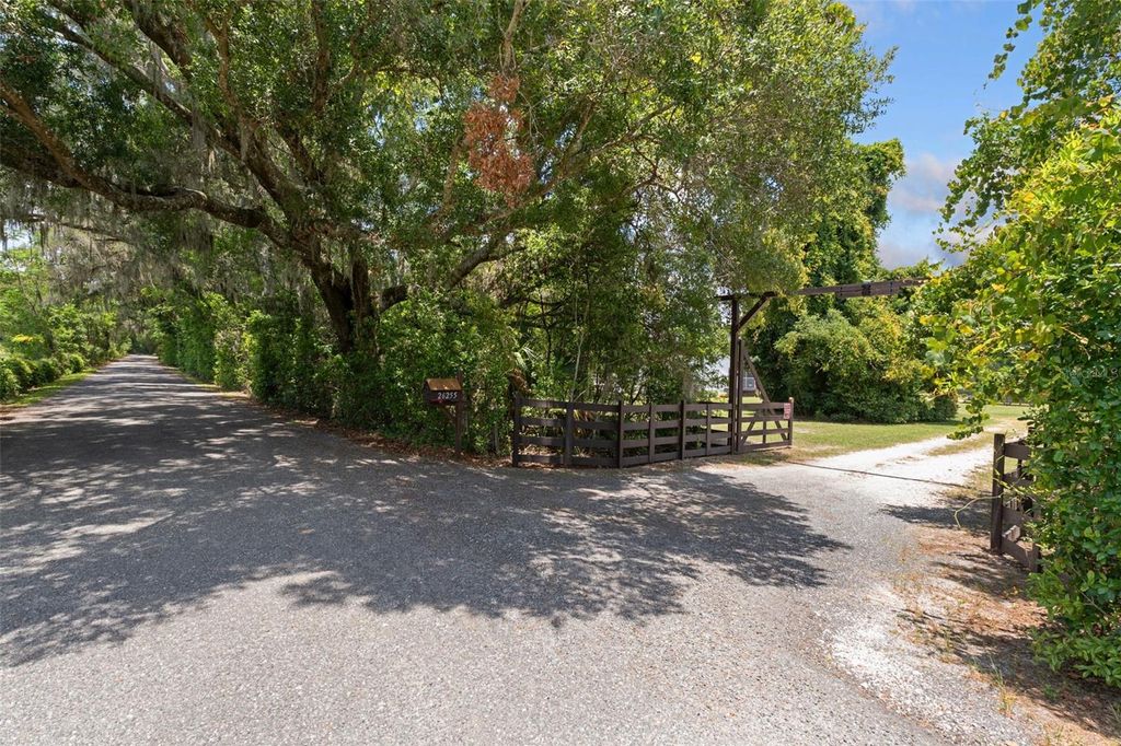 Photo of 26255 Lambeth Road, Brooksville, FL 34601 (MLS # A4697024)