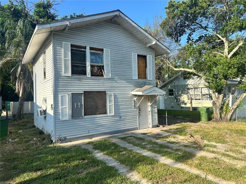 Photo of 212 Avenue F SE, Winter Haven, FL 33880 (MLS # P4939599)