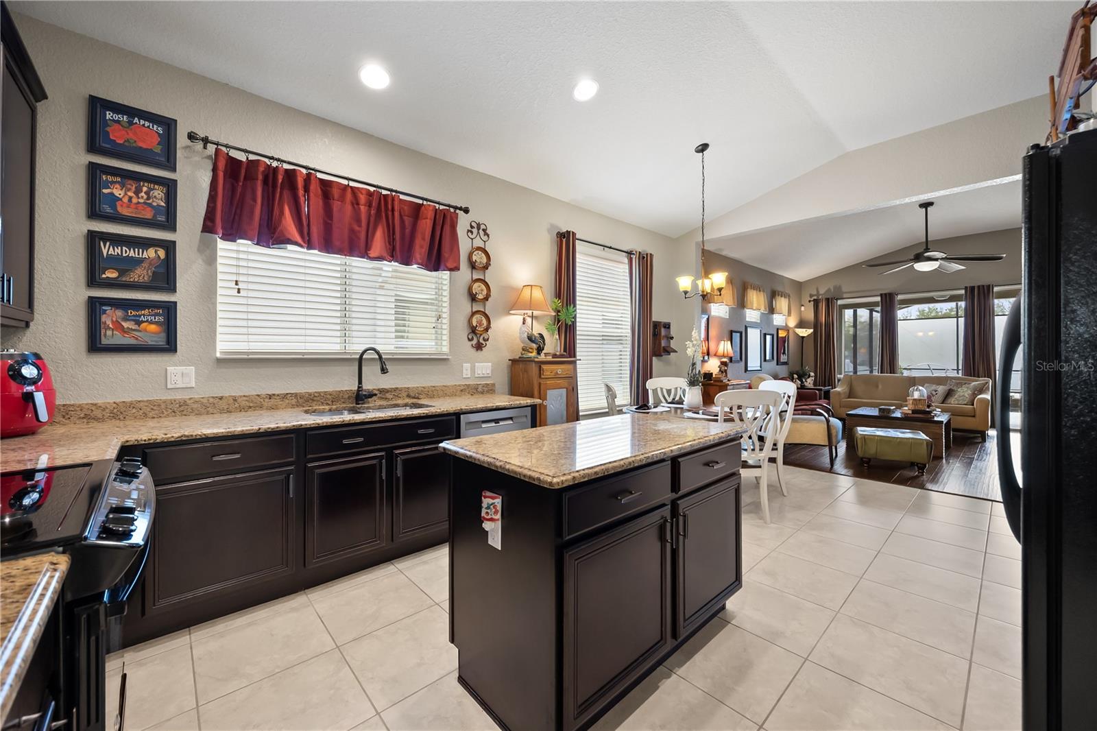 LAKE SAWYER SOUTH PH 01 - Residential