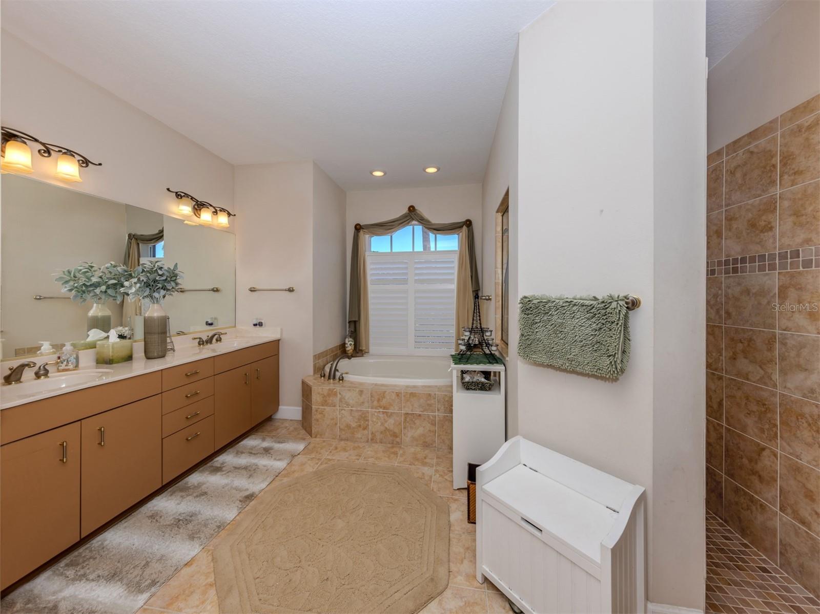 BLUE HERON POND - Residential