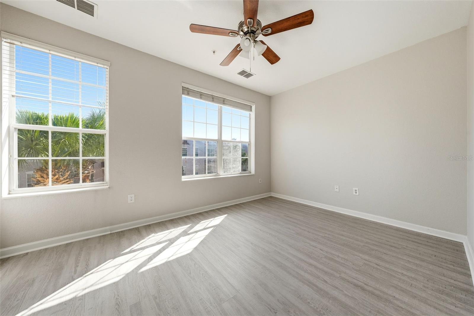 BAYSHORE AT VISTA CAY AT HARBOR SQUARE CONDO PH 21 - Residential