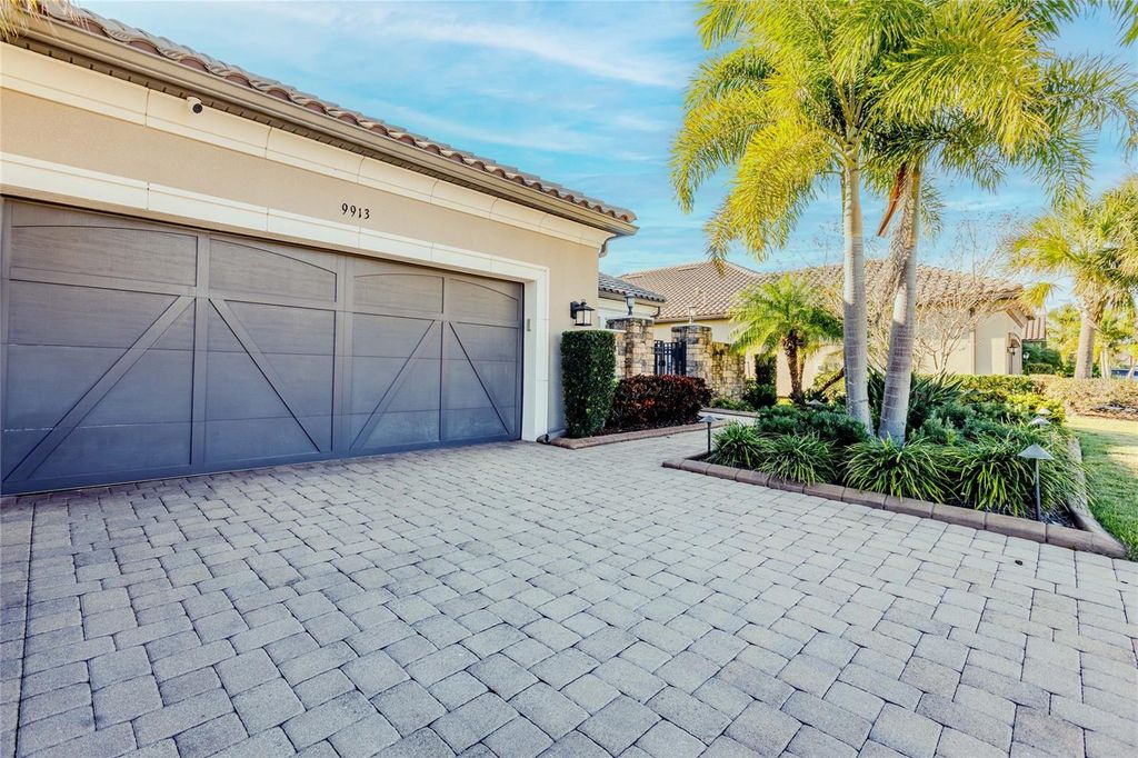 Photo of 9913 Wicker Park Place, Palmetto, FL 34221 (MLS # A4677538)