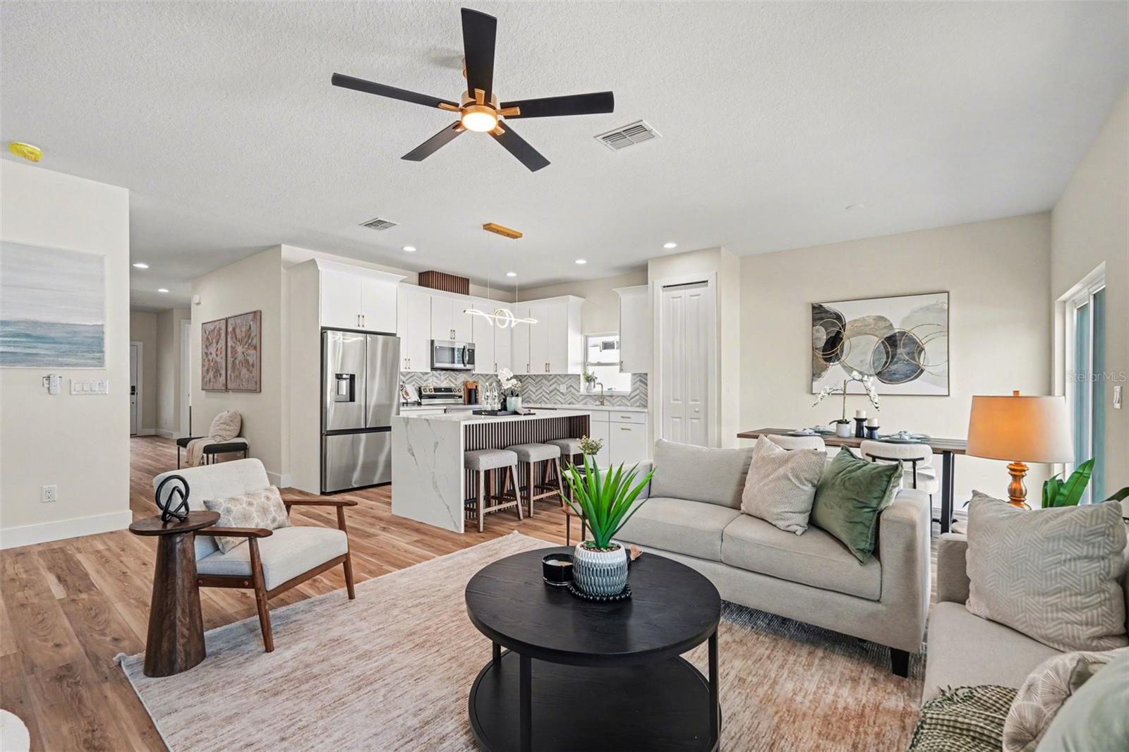 3DN | TAMPA'S NORTH SIDE COUNTRY CLUB AREA UNIT NO - Residential