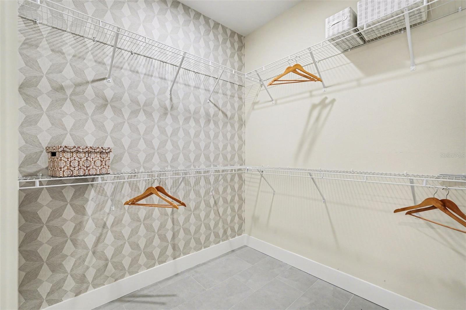 3DN | TAMPA'S NORTH SIDE COUNTRY CLUB AREA UNIT NO - Residential