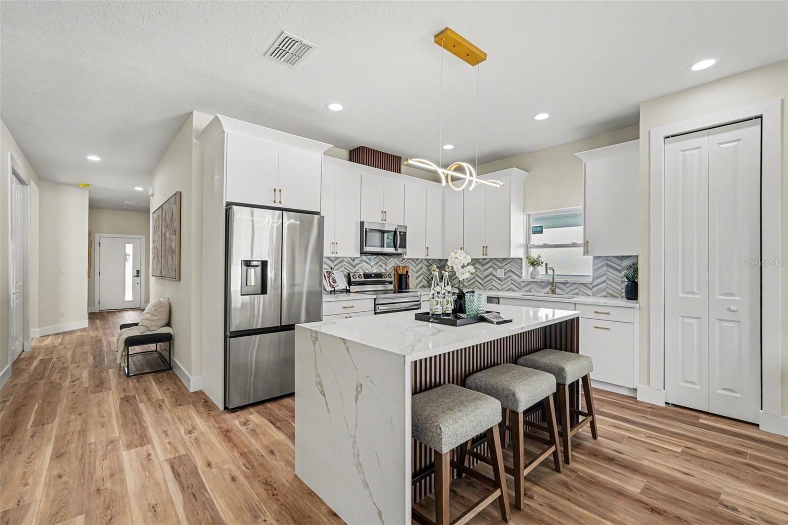 3DN | TAMPA'S NORTH SIDE COUNTRY CLUB AREA UNIT NO - Residential