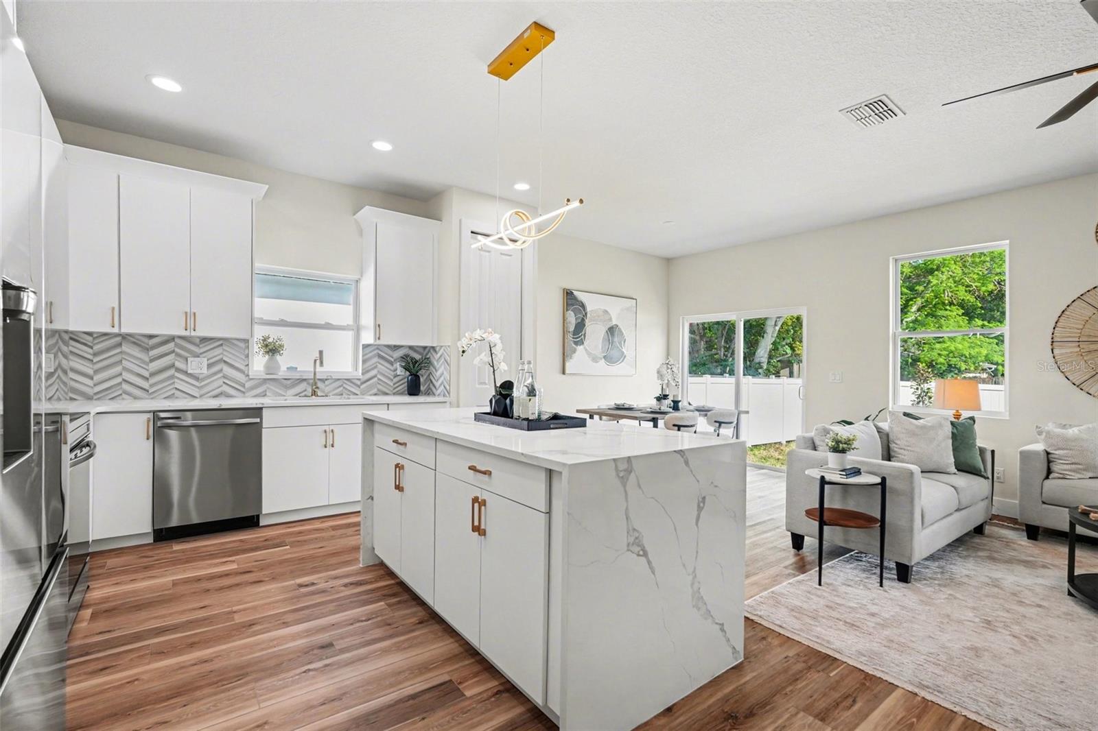 3DN | TAMPA'S NORTH SIDE COUNTRY CLUB AREA UNIT NO - Residential