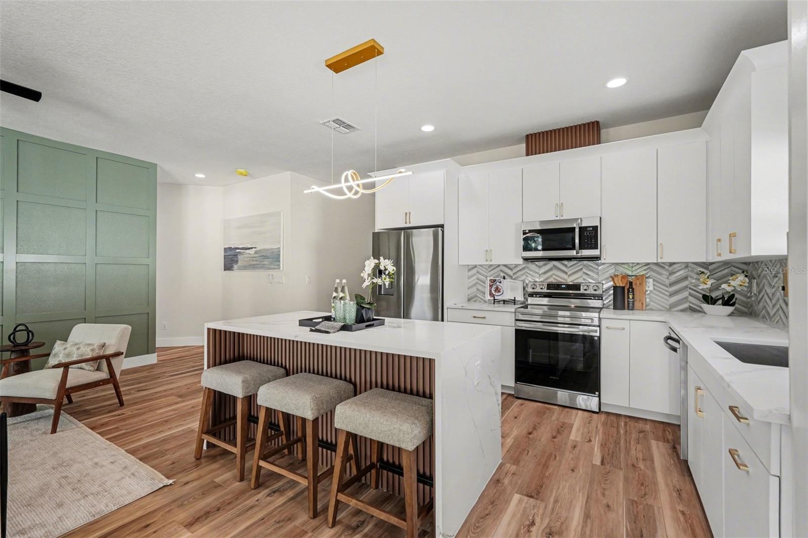 3DN | TAMPA'S NORTH SIDE COUNTRY CLUB AREA UNIT NO - Residential