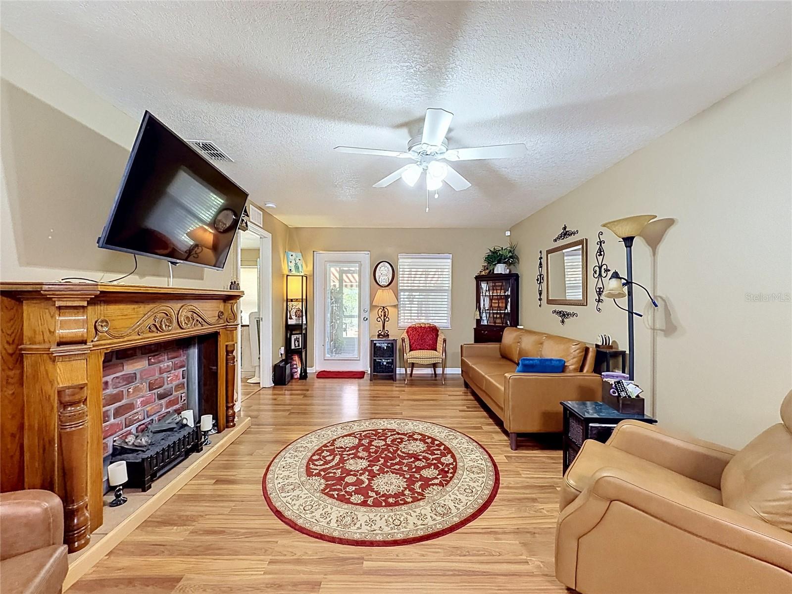 WALNUT GROVE TWNHSES - Residential
