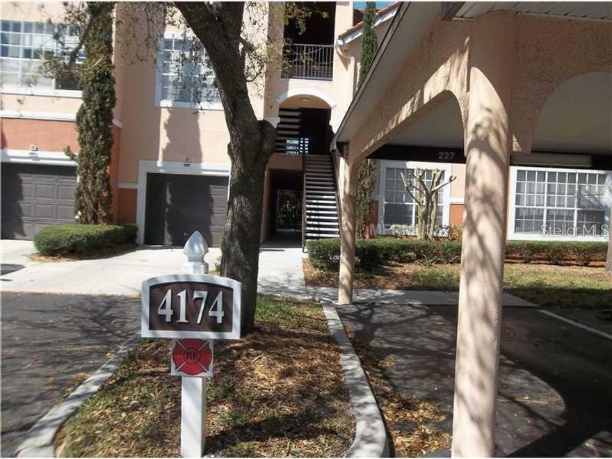 IN BELLA VILLINO, resort type community, the largest sized 1B/1B-- 949 sqft, 3rd floor, has been remodeled, new refrigerator & microwave, new carpet & laminate flooring in living room,walk in closet,separate laundry room. Features a beautiful clubhouse with amenities, heated pool,sauna <fitness center & more.. Designated carport parking, easy access to 1-75 for commute, a few miles to Siesta Key beach, gourmet restaurants & shopping nearby. Pet accepted with deposit. First,last month rent and security deposit.