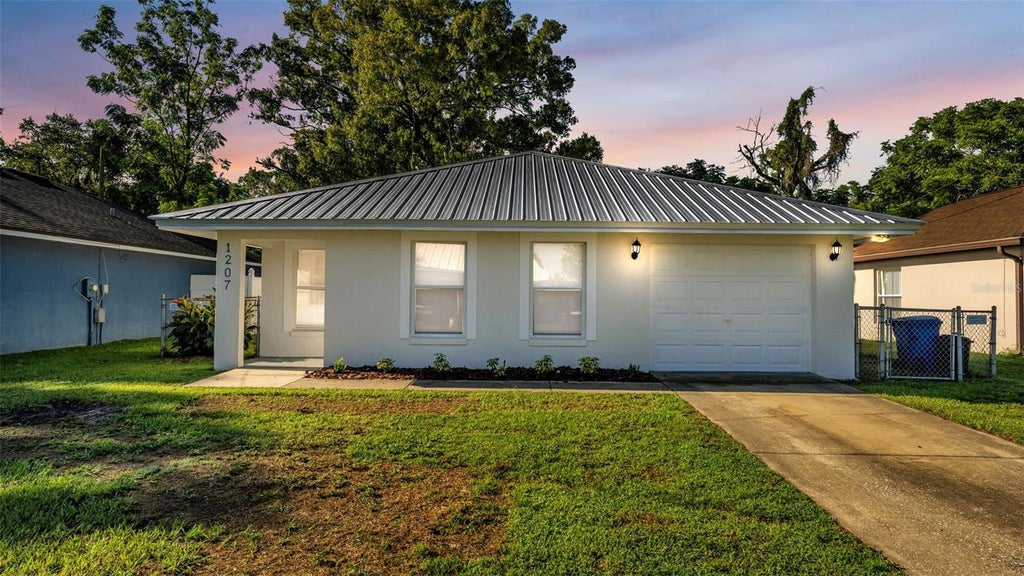 Photo of 1207 NE 6th Street, Mulberry, FL 33860 (MLS # L4965054)