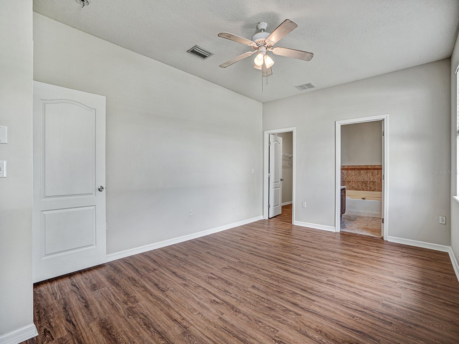 COLONY LAKES - Residential