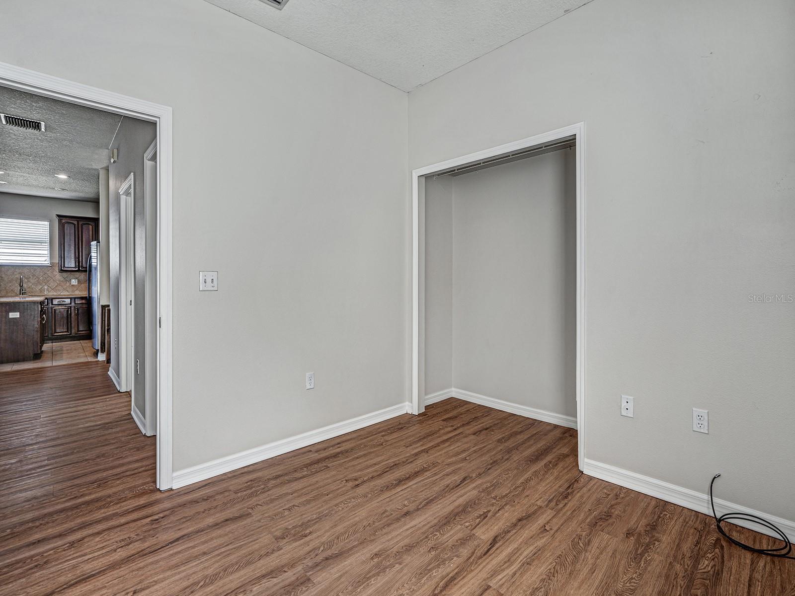 COLONY LAKES - Residential