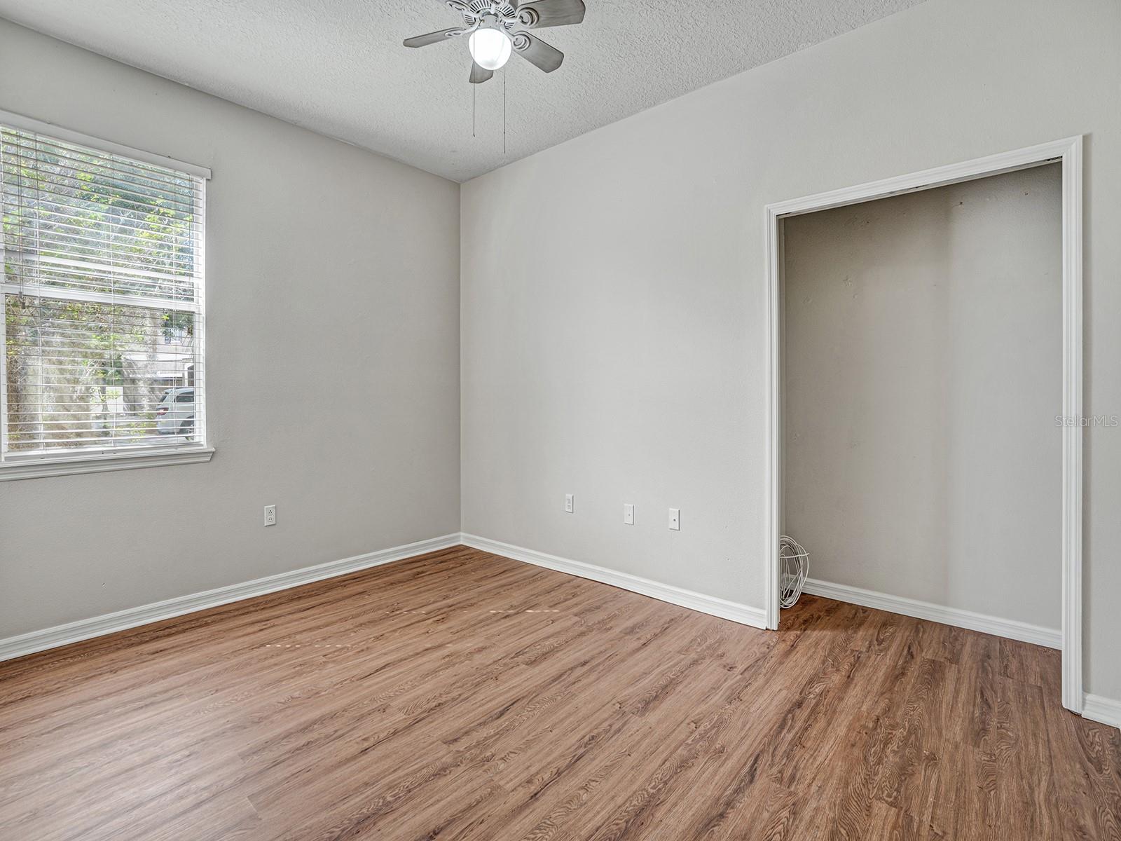 COLONY LAKES - Residential