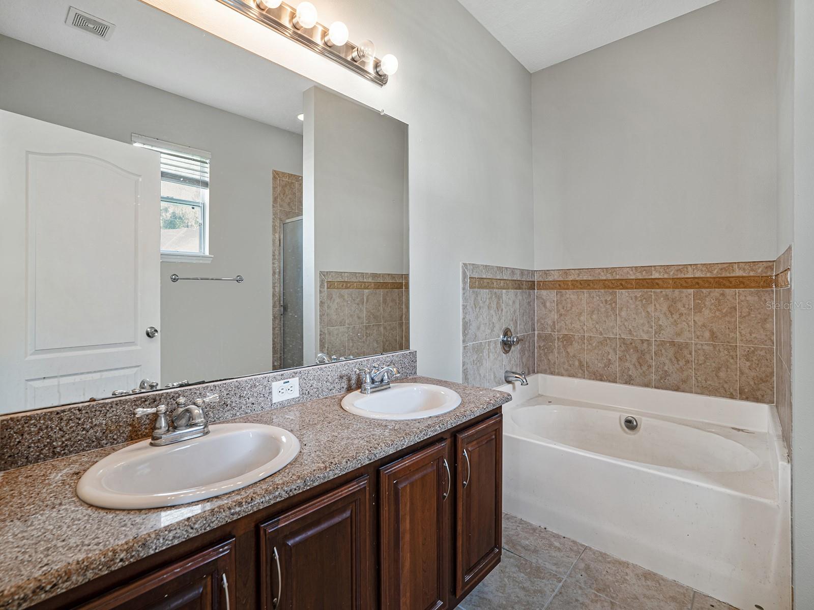 COLONY LAKES - Residential