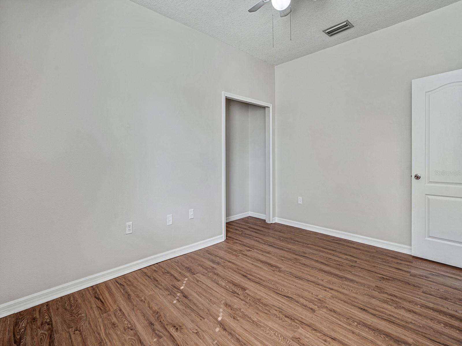 COLONY LAKES - Residential