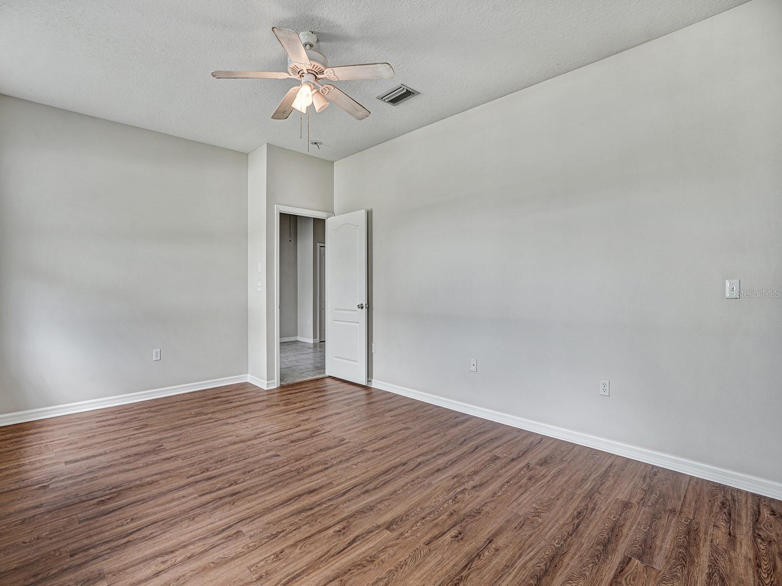 COLONY LAKES - Residential