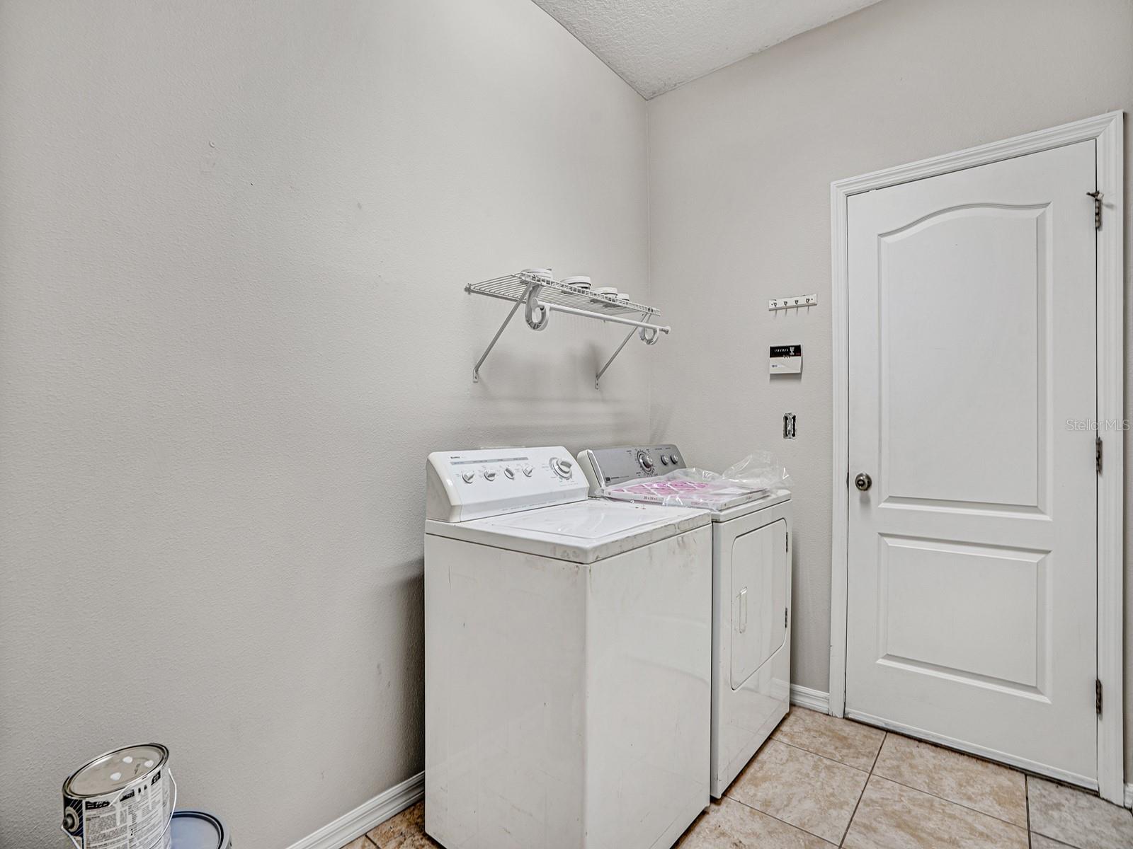 COLONY LAKES - Residential