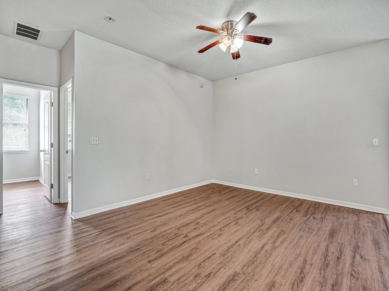 COLONY LAKES - Residential