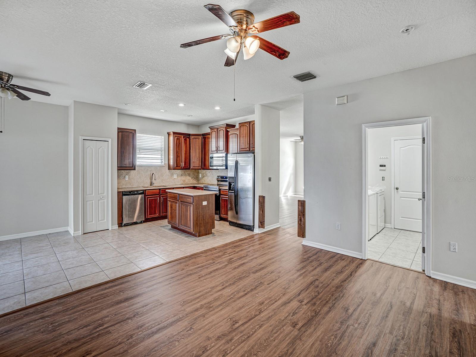 COLONY LAKES - Residential