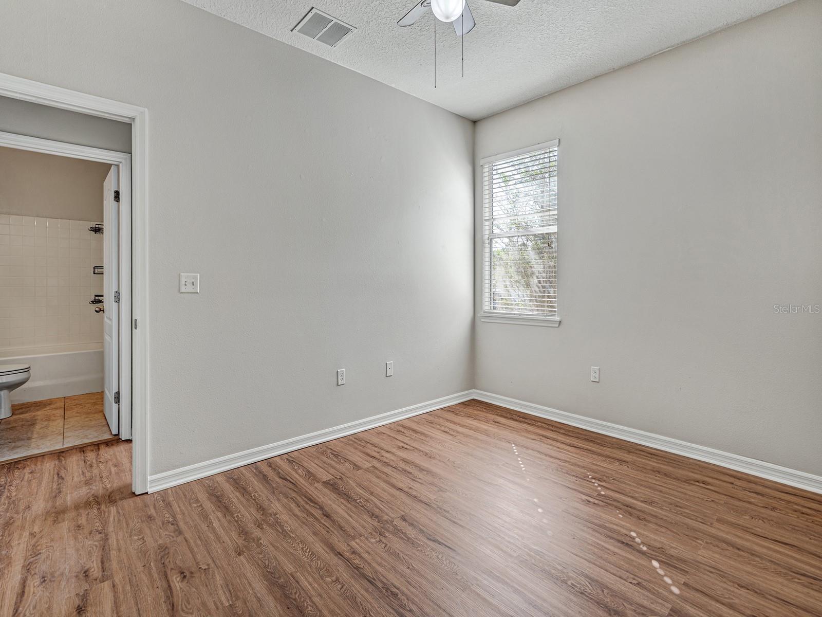 COLONY LAKES - Residential