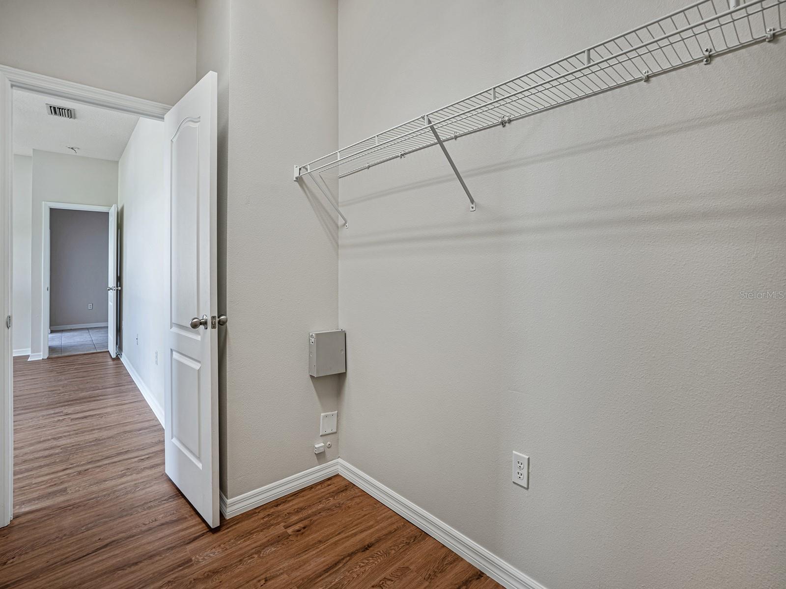 COLONY LAKES - Residential