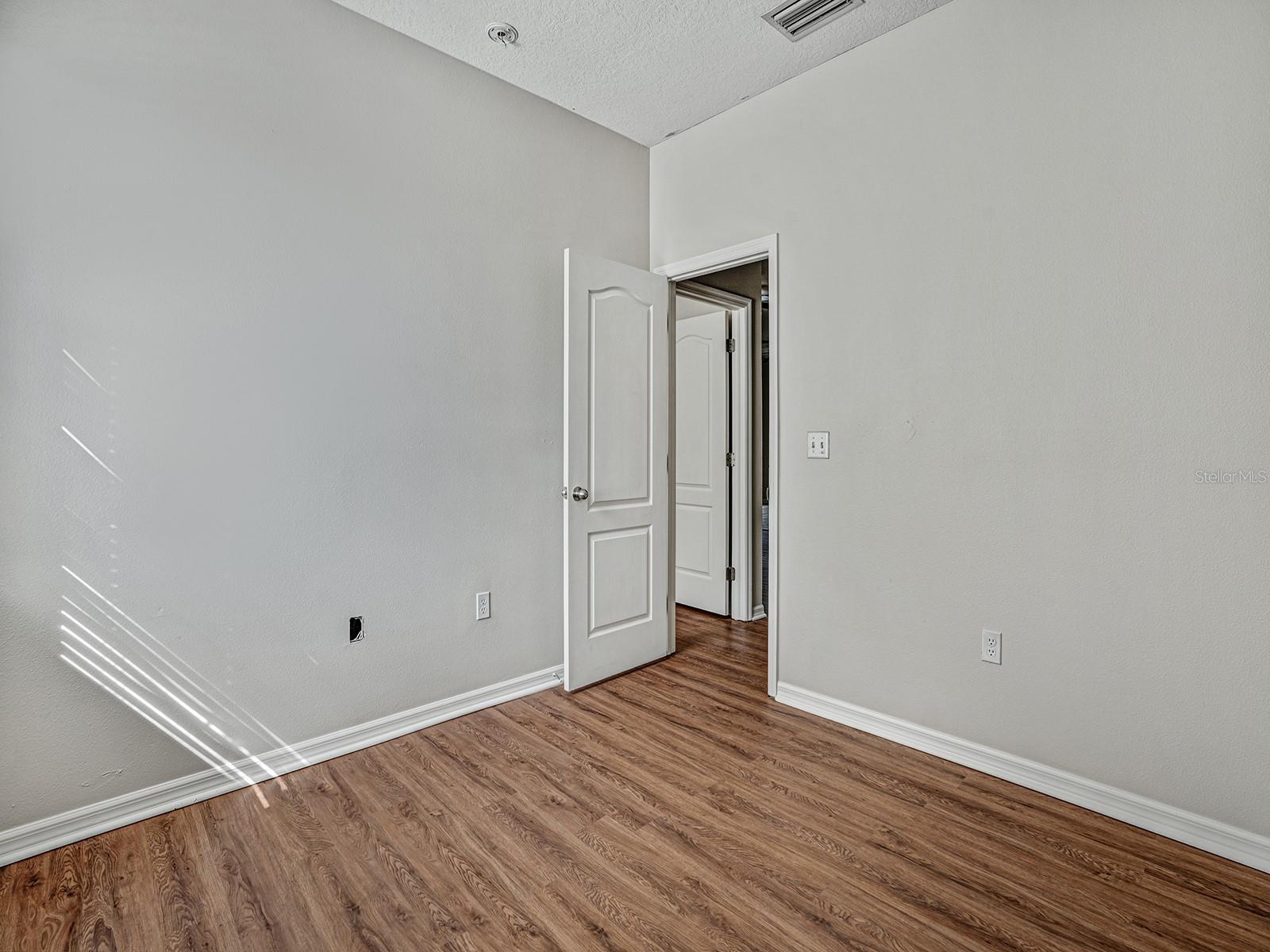 COLONY LAKES - Residential