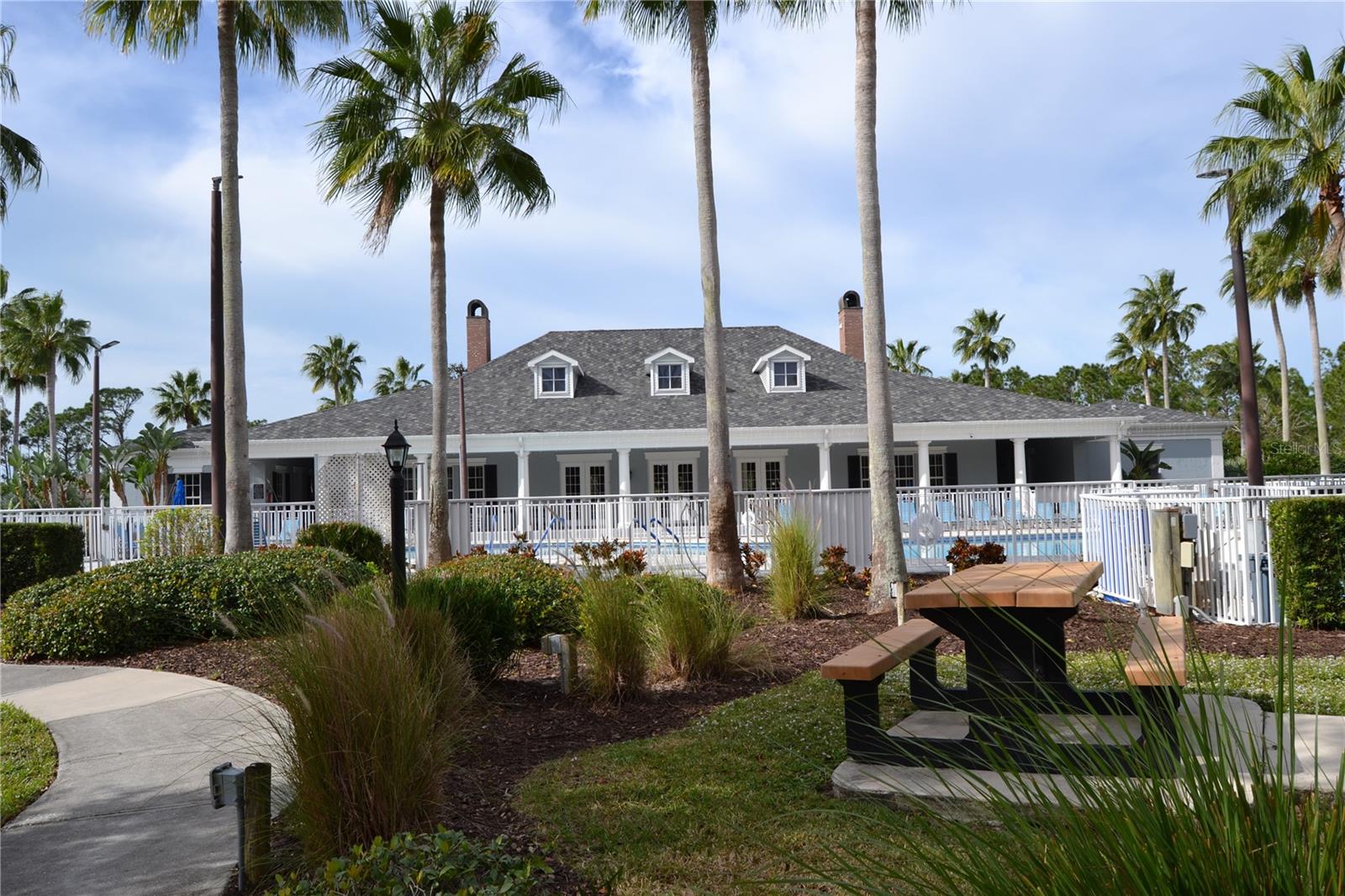 TOWNS AT LAKESIDE - Residential