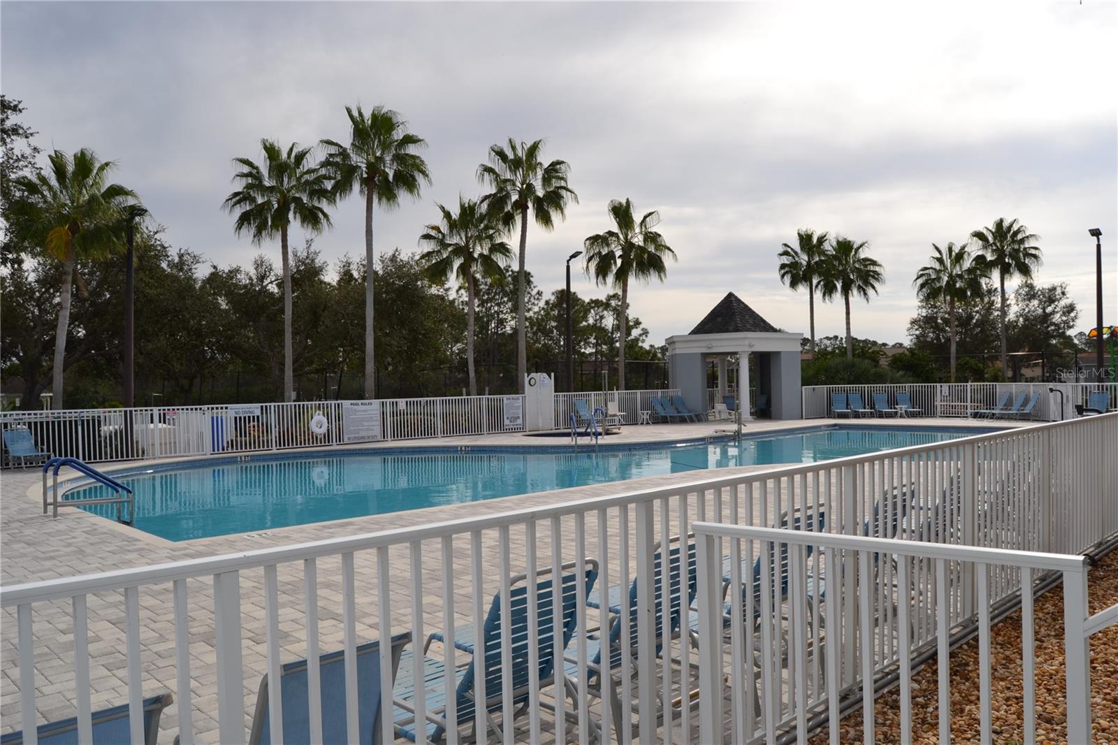 TOWNS AT LAKESIDE - Residential