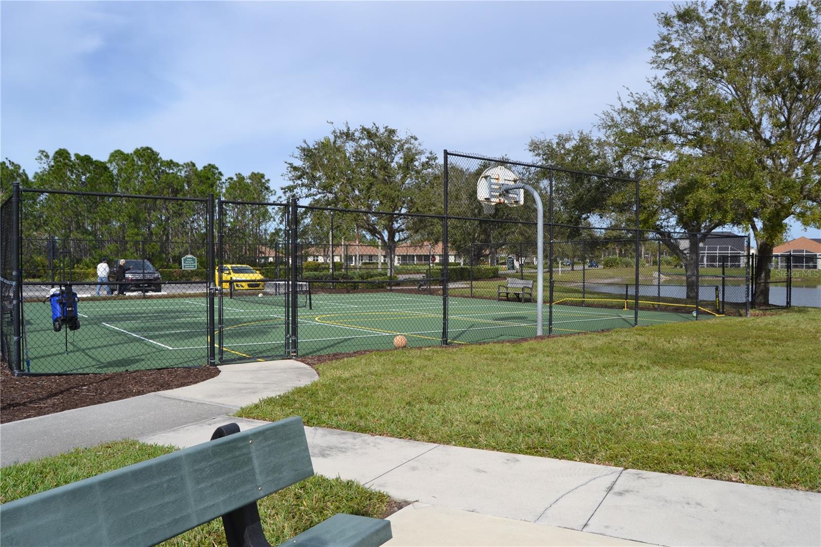 TOWNS AT LAKESIDE - Residential