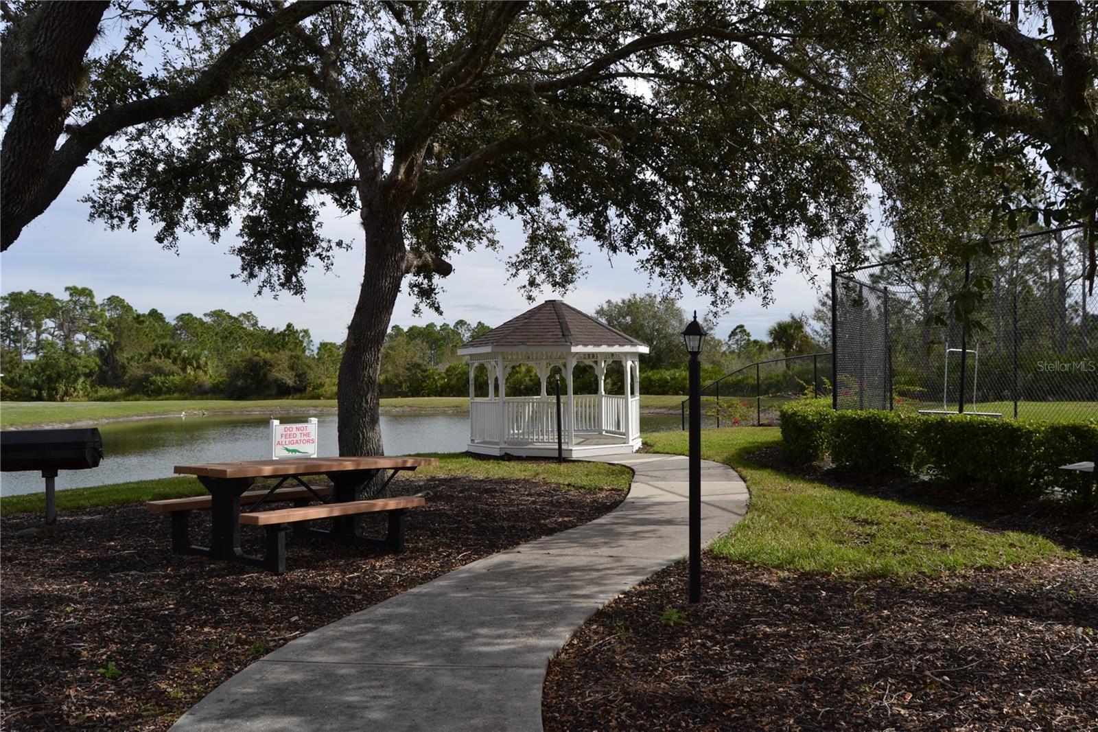 TOWNS AT LAKESIDE - Residential