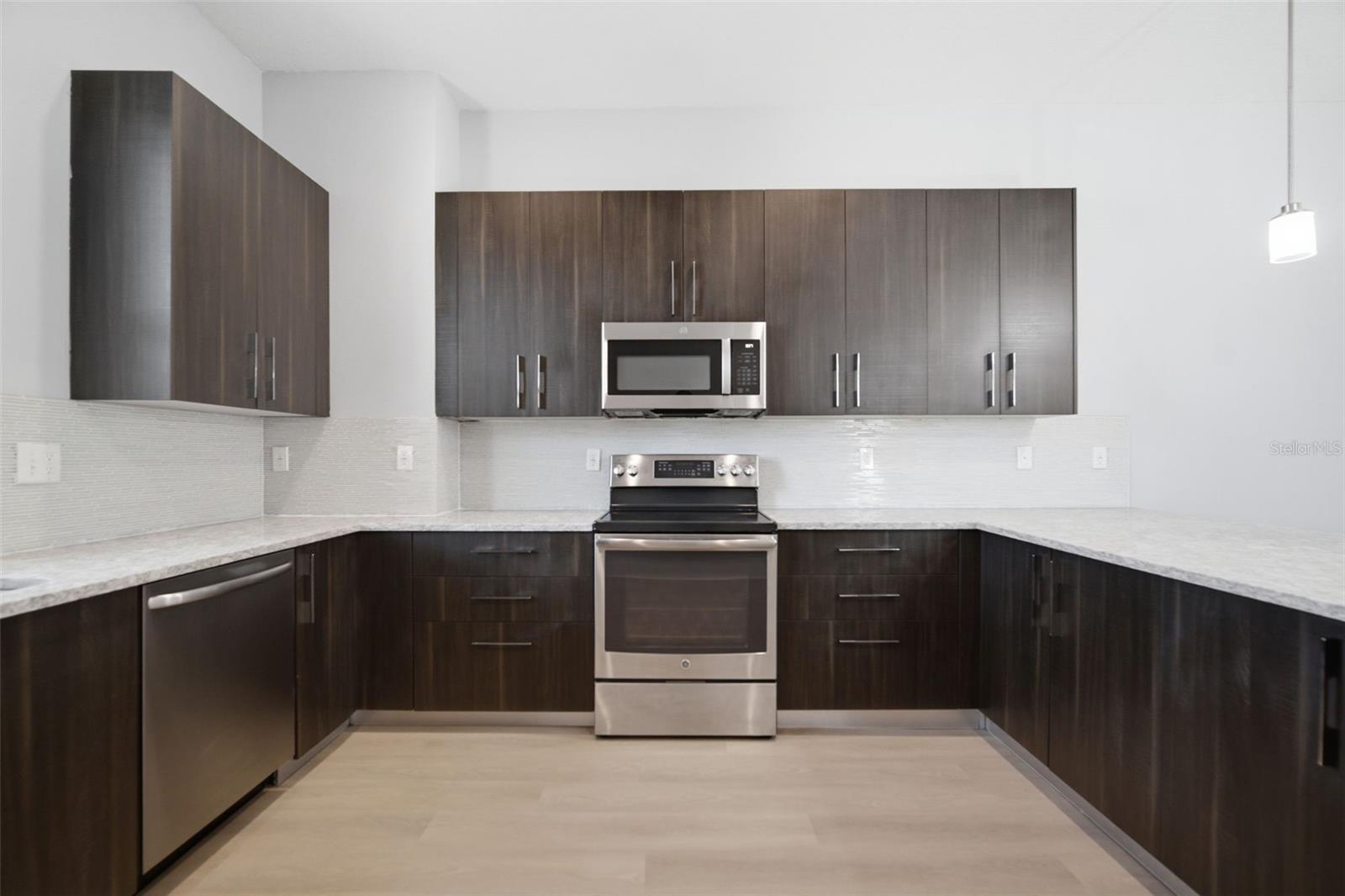 SOUTH WESTSHORE TWNHMS - Residential