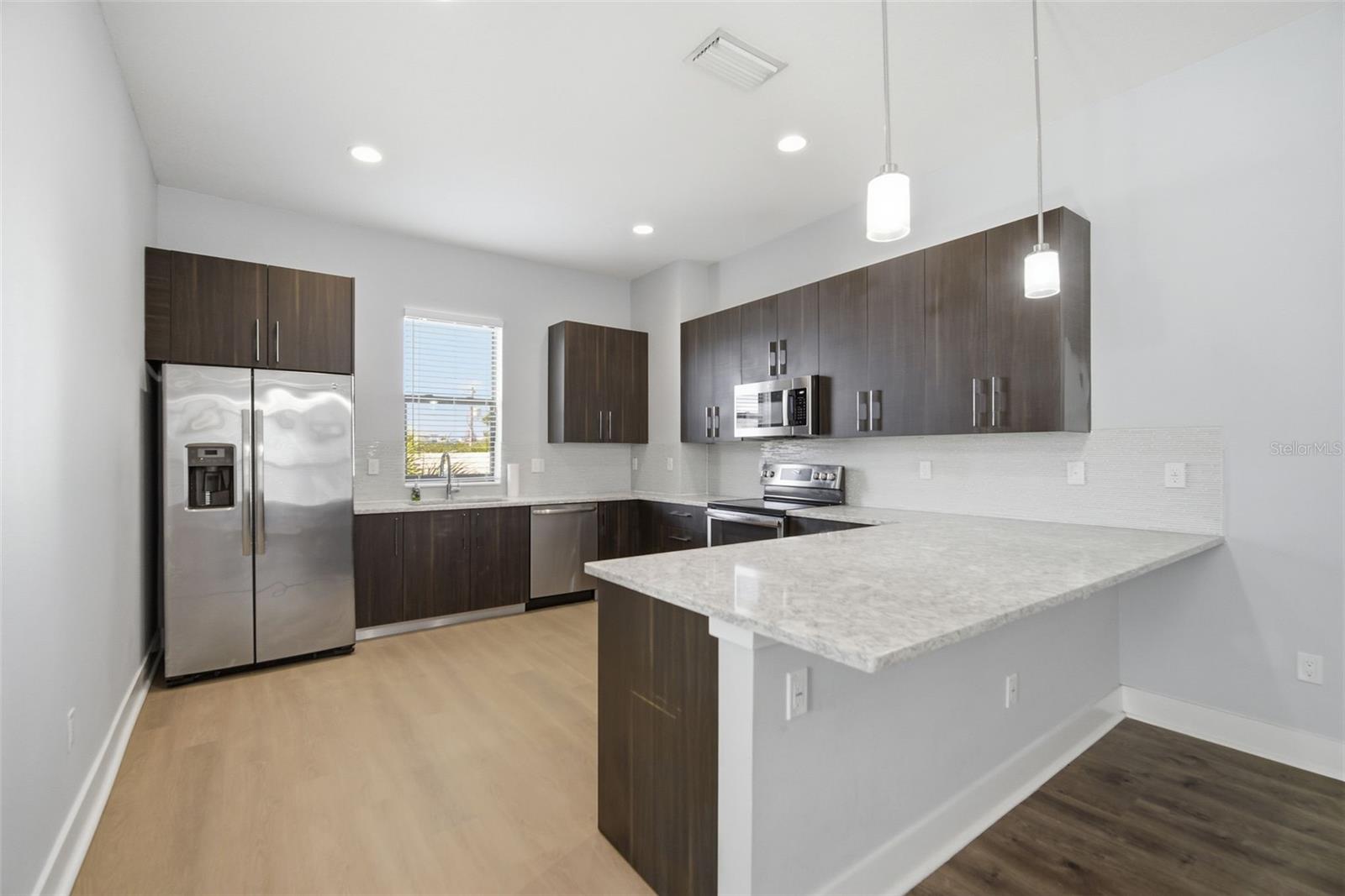 SOUTH WESTSHORE TWNHMS - Residential