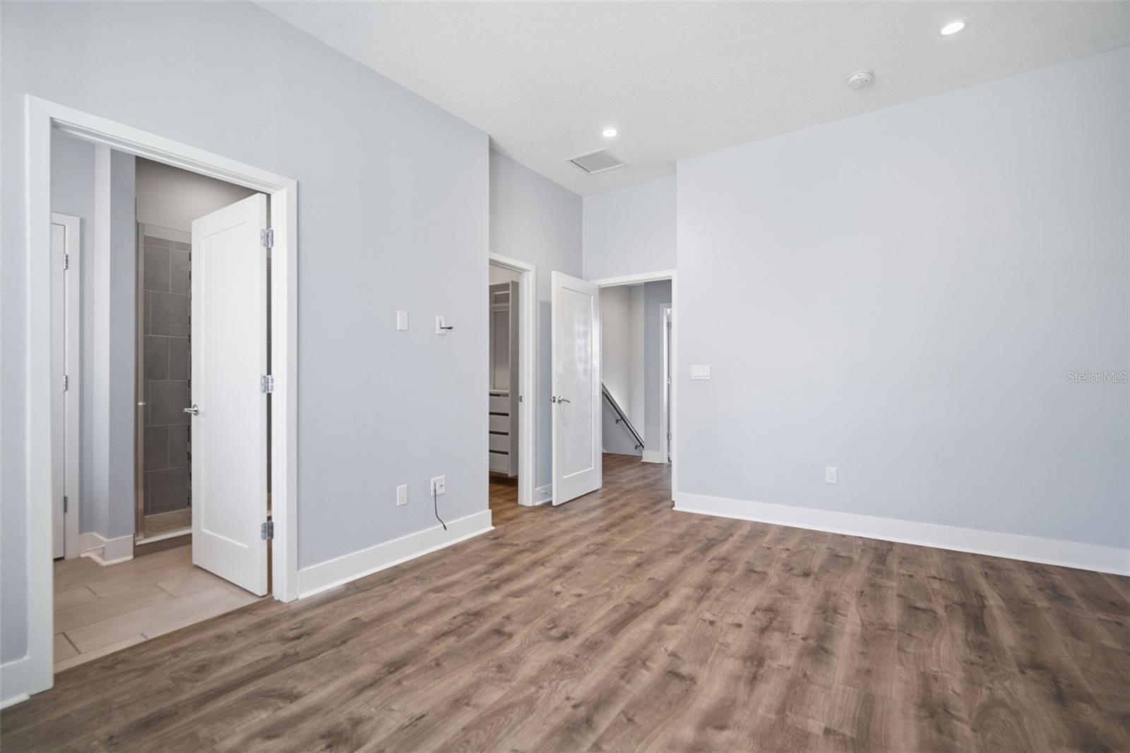 SOUTH WESTSHORE TWNHMS - Residential