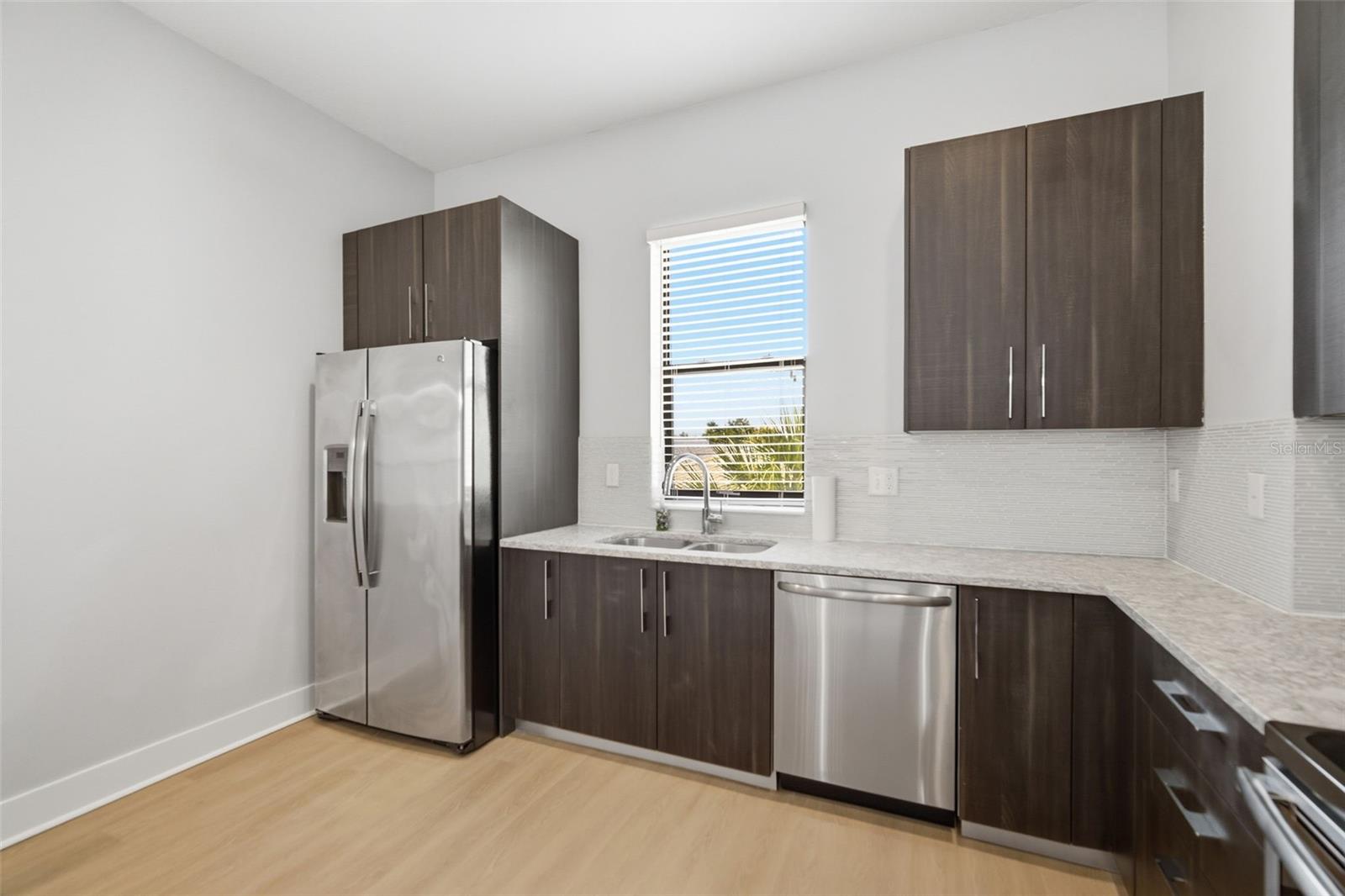 SOUTH WESTSHORE TWNHMS - Residential