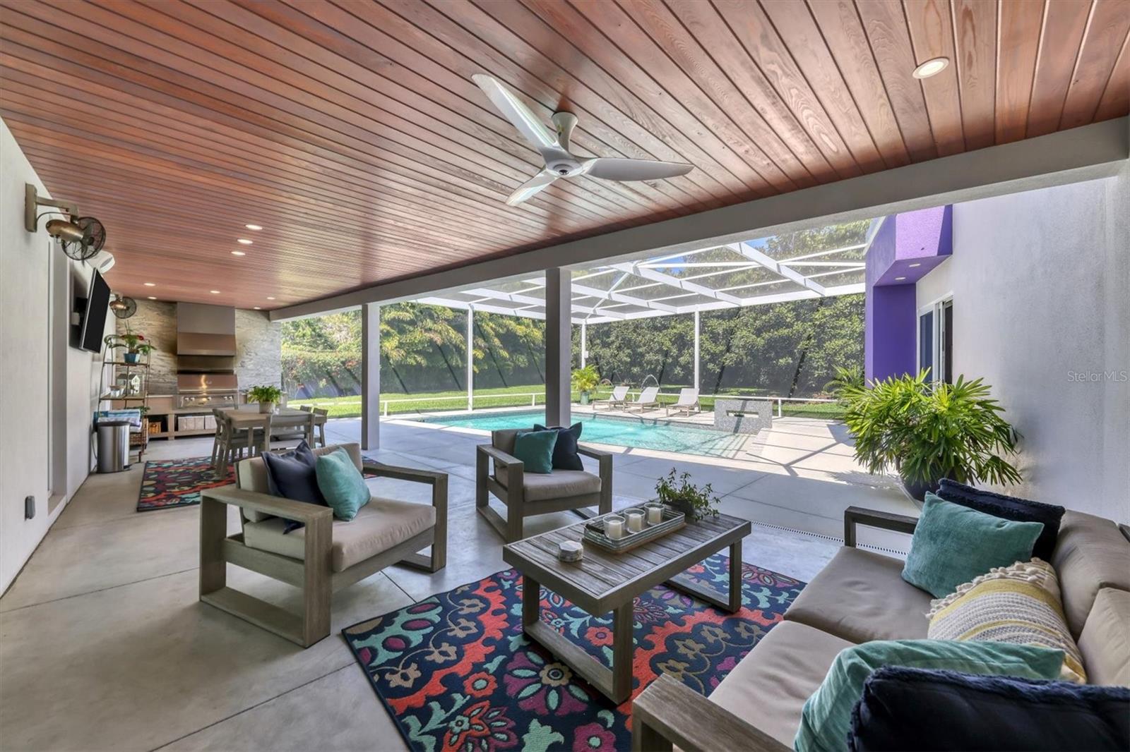 1556 EASTBROOK DRIVE