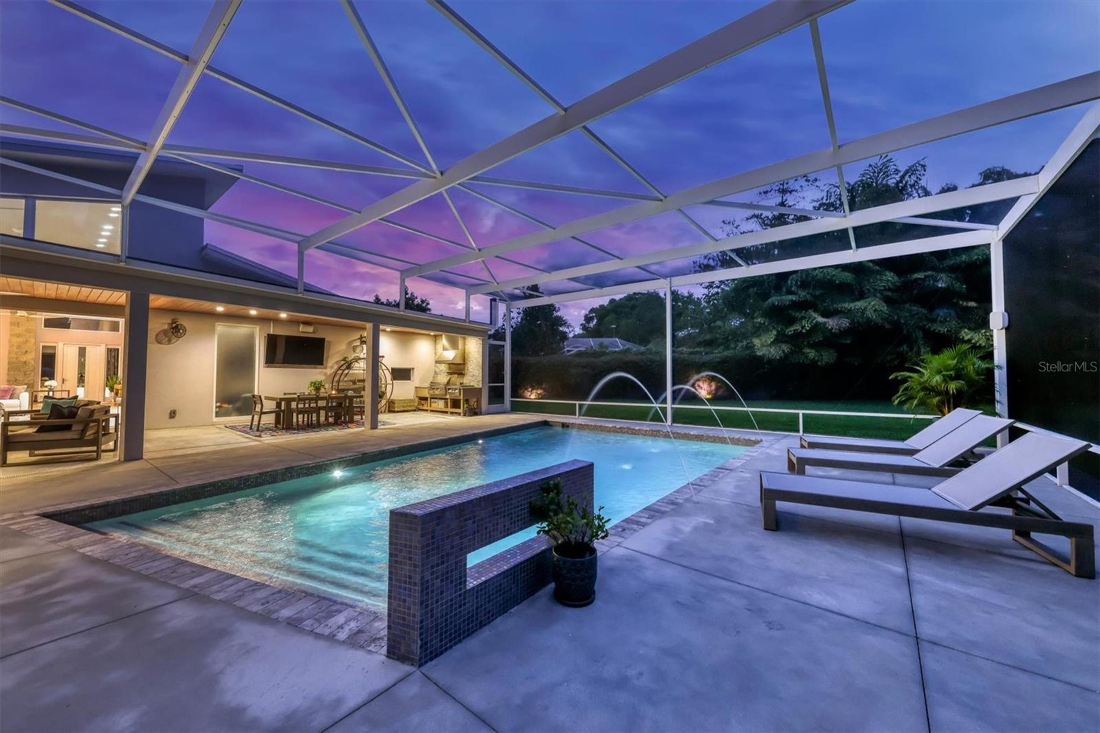 1556 EASTBROOK DRIVE