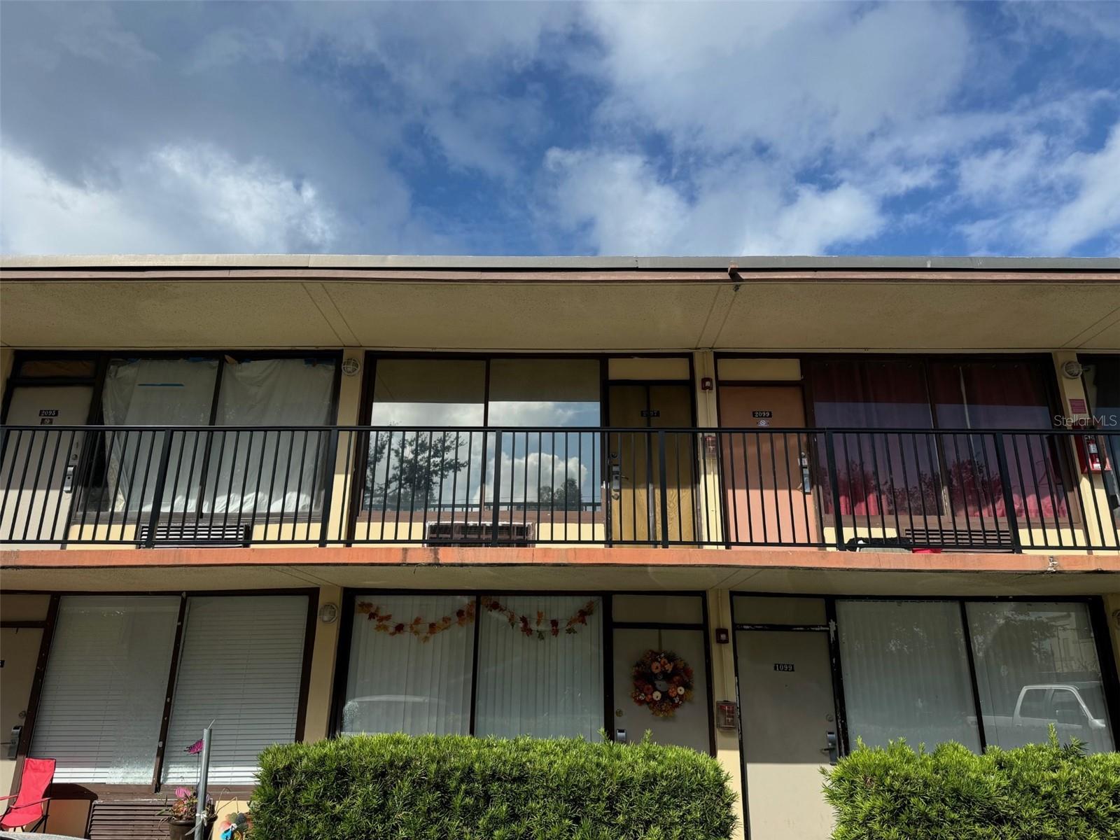 SANDLAKE COURTYARDS CONDO 5901/3515 - Residential