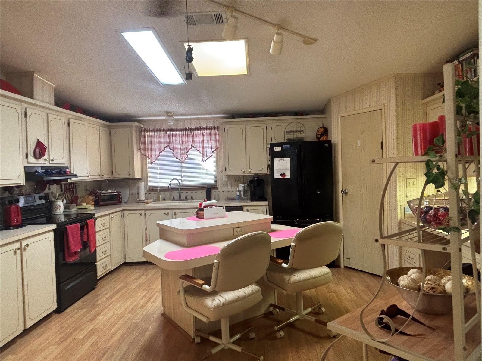 ZELLWOOD STATION - Residential