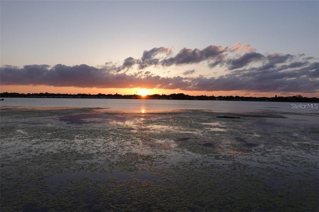 LAKESIDE ESTATES UNIT ONE - Residential Lease