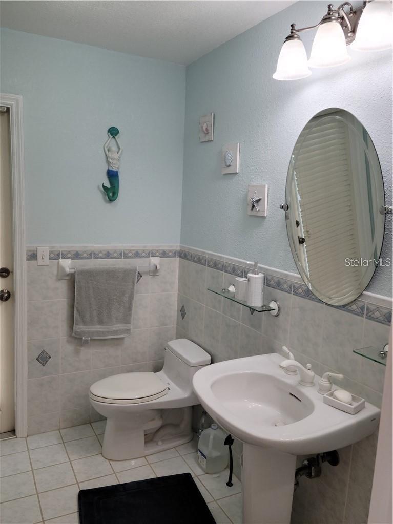 LAKESIDE ESTATES UNIT ONE - Residential Lease