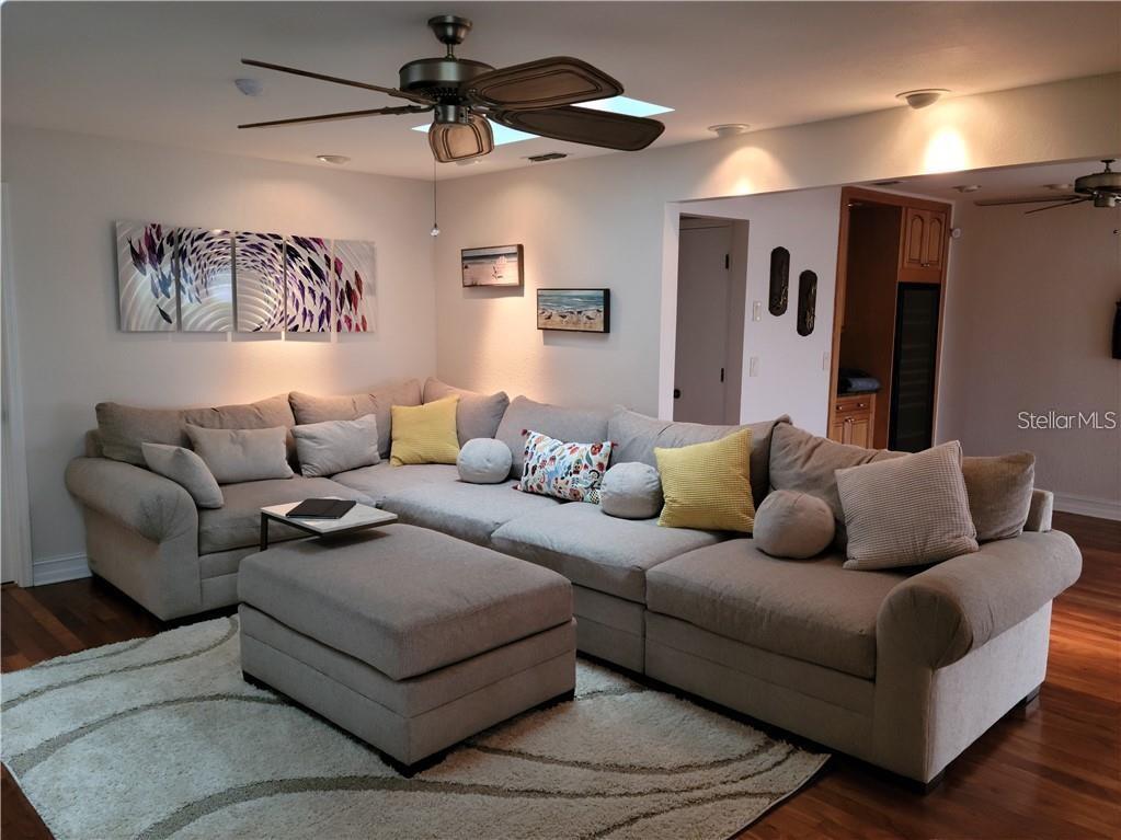 LAKESIDE ESTATES UNIT ONE - Residential Lease