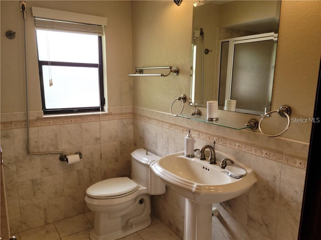 LAKESIDE ESTATES UNIT ONE - Residential Lease