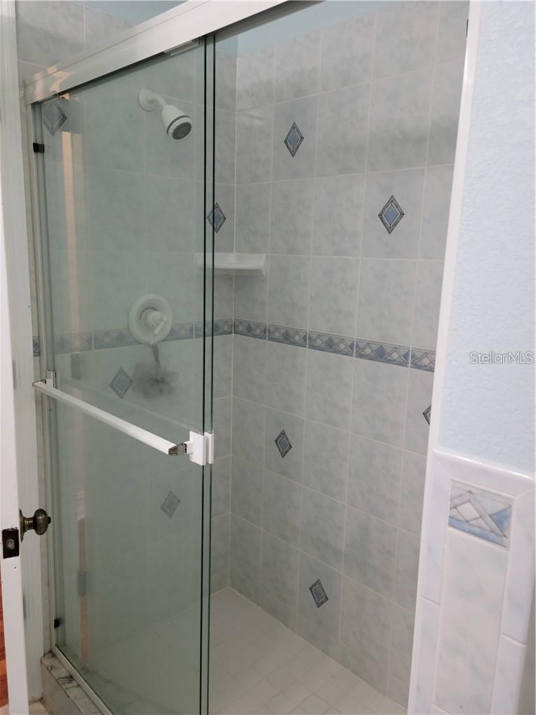 LAKESIDE ESTATES UNIT ONE - Residential Lease