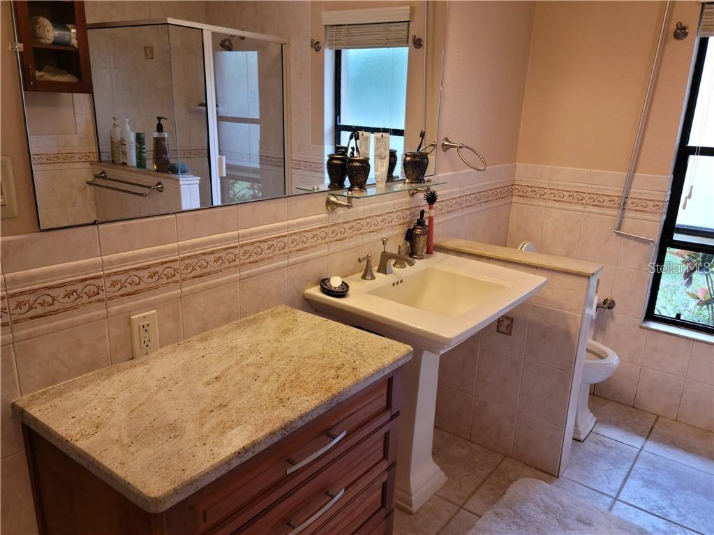 LAKESIDE ESTATES UNIT ONE - Residential Lease