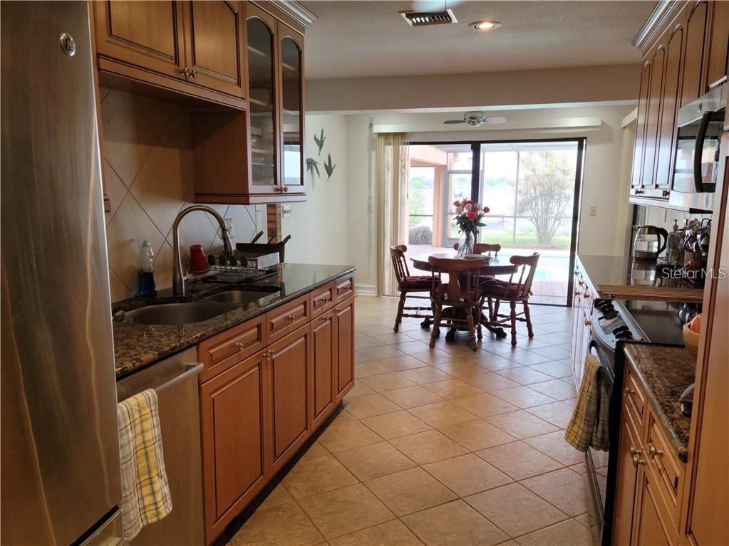 LAKESIDE ESTATES UNIT ONE - Residential Lease