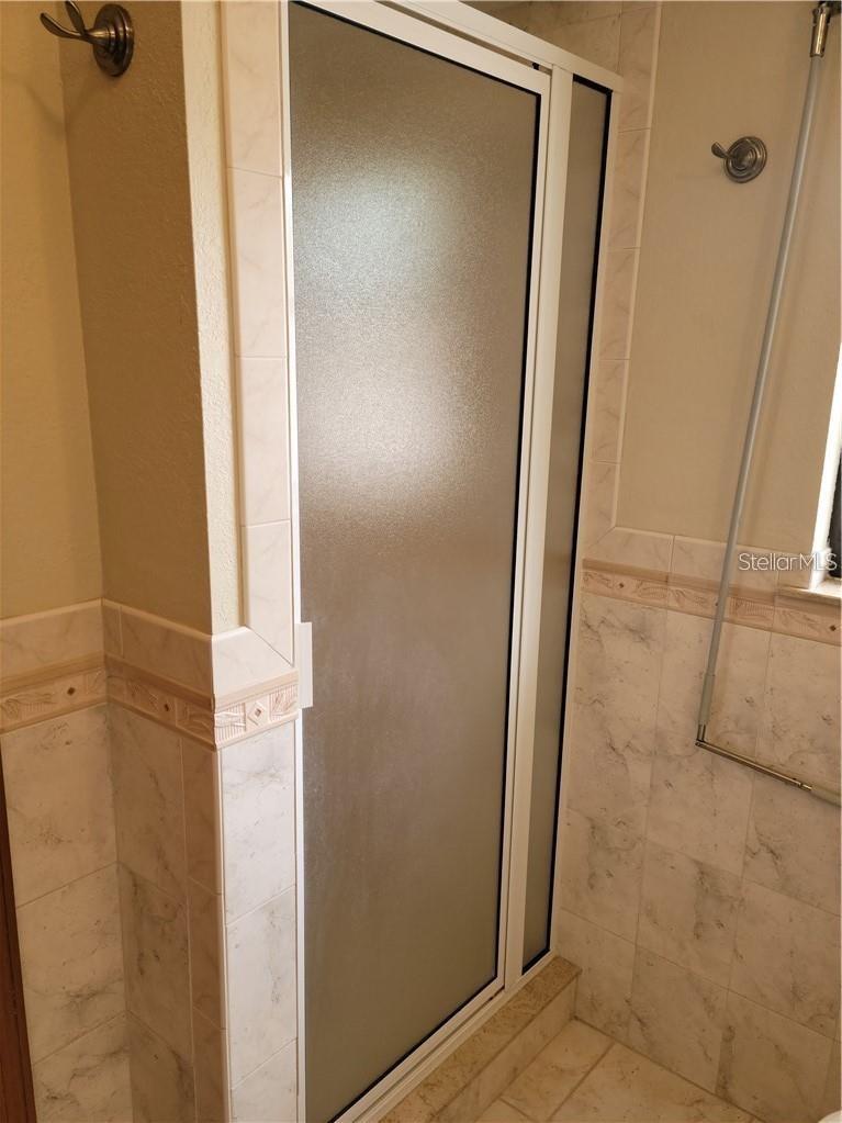 LAKESIDE ESTATES UNIT ONE - Residential Lease