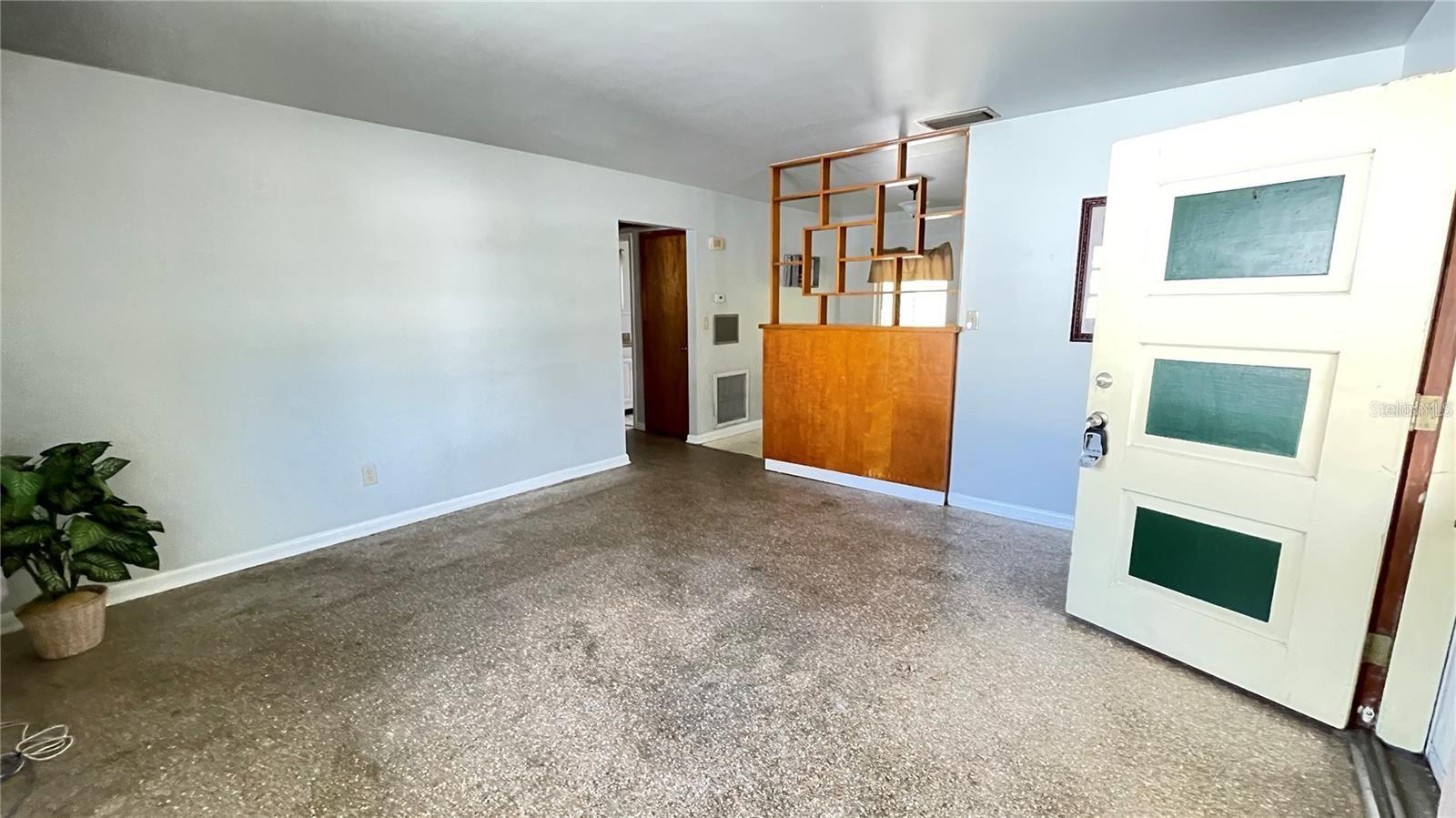 10705 N DIXON AVENUE