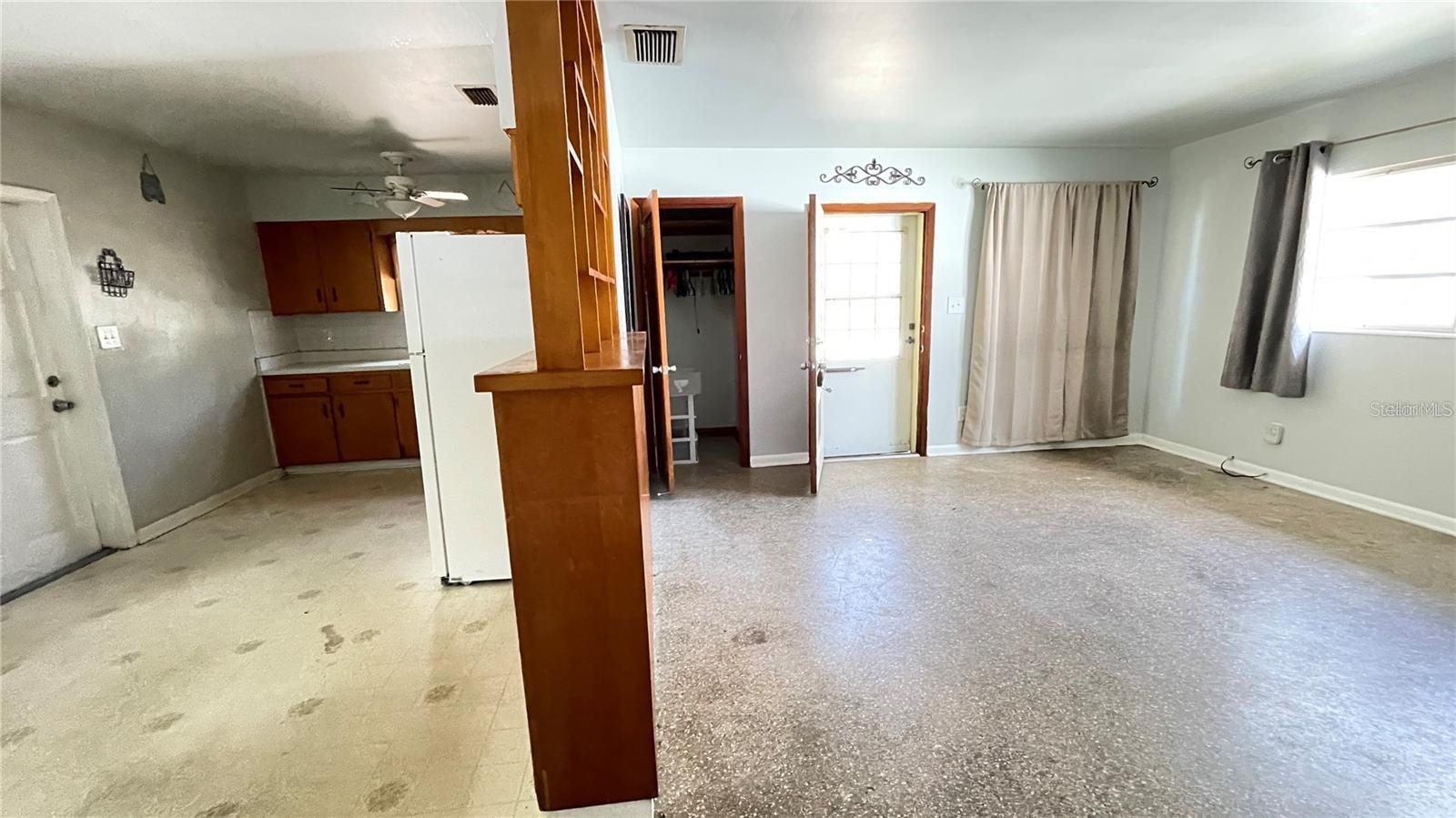 10705 N DIXON AVENUE